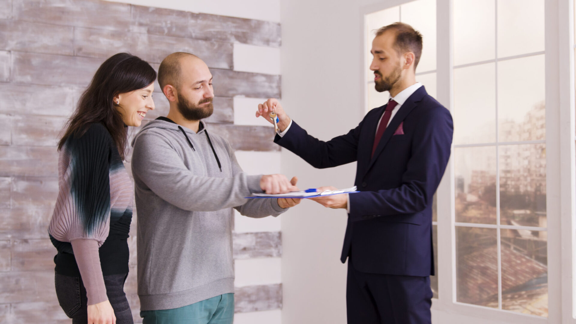 Brokers use Iowa State MLS for exclusive discounts and tools